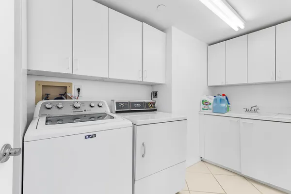 $6,000 | 20185 East Country Club Drive, Unit 901, Aventura, FL 33180