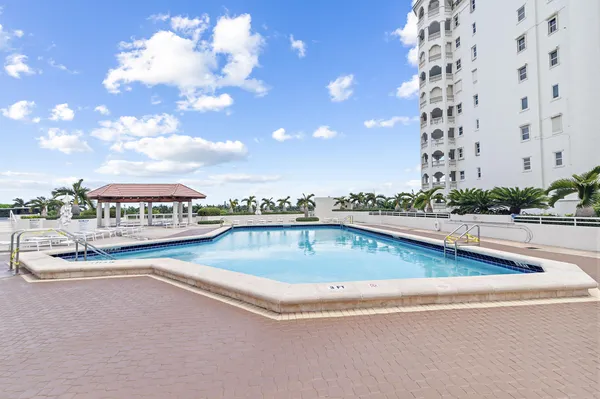 $6,000 | 20185 East Country Club Drive, Unit 901, Aventura, FL 33180