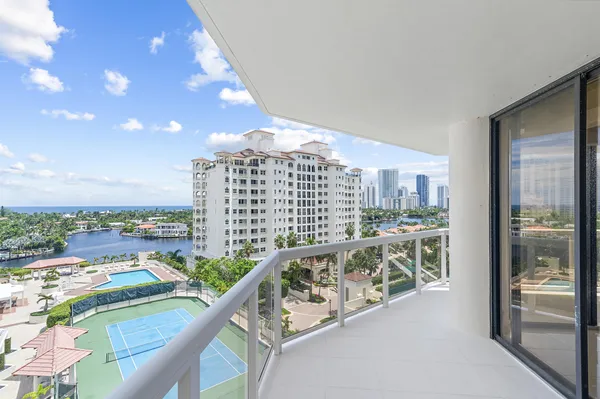 $6,000 | 20185 East Country Club Drive, Unit 901, Aventura, FL 33180