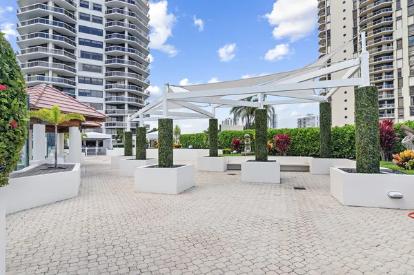 $6,000 | 20185 East Country Club Drive, Unit 901, Aventura, FL 33180