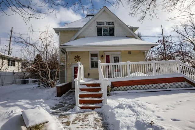 $494,000 | 214 South 8th Street, Mount Horeb, WI 53572