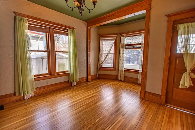 $494,000 | 214 South 8th Street, Mount Horeb, WI 53572