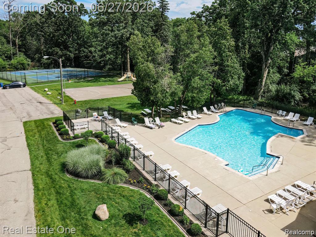 1222 Kings Cove Court, Unit 244 Rochester, MI 48306 - Photo 31 of 44 Community swimming pool