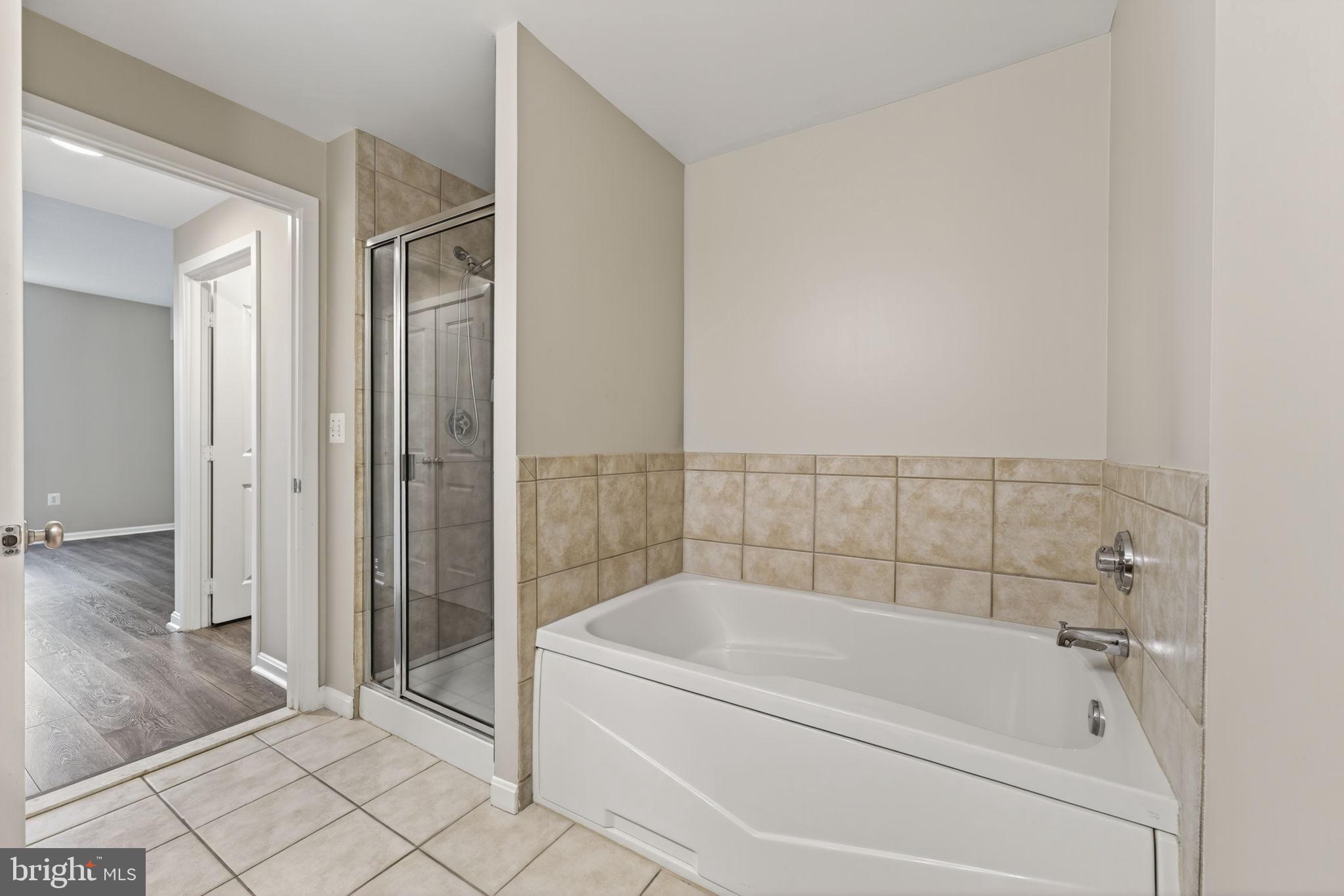 2220 Fairfax Drive, Unit 206 Arlington, VA 22201 - Photo 20 of 25 a bathroom with a bathtub and shower