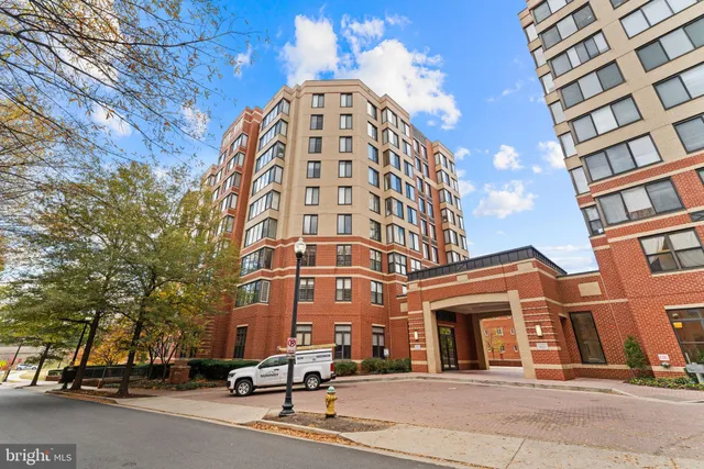 $3,600 | 2220 Fairfax Drive, Unit 206, Arlington, VA 22201