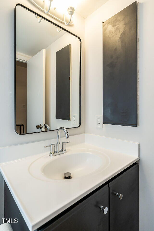 837 Green Ridge Drive Raleigh, NC 27609 - Photo 16 of 29 Powder Room
