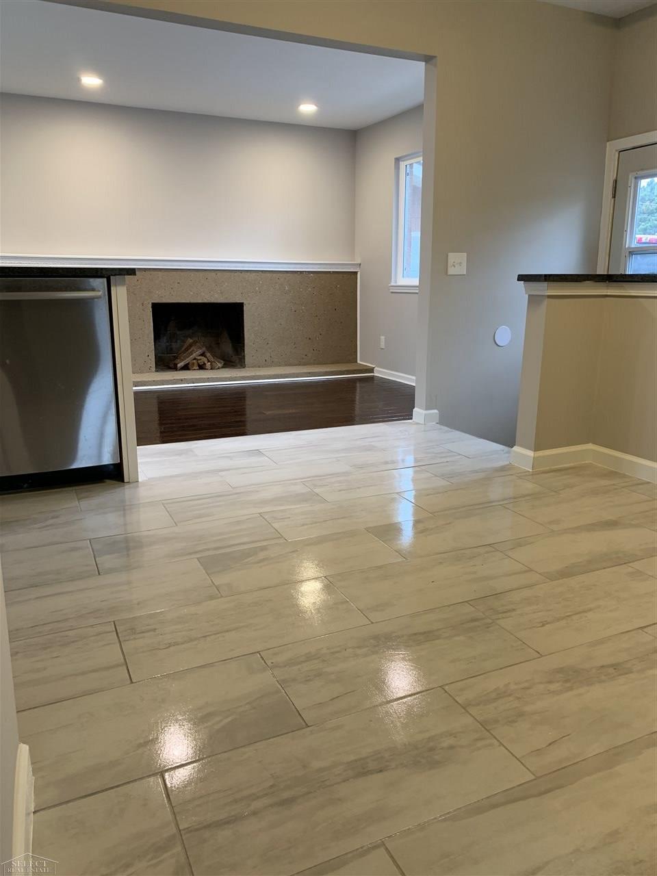 30209 Hayes Road Warren, MI 48088 - Photo 10 of 32 50001209-9.JPG