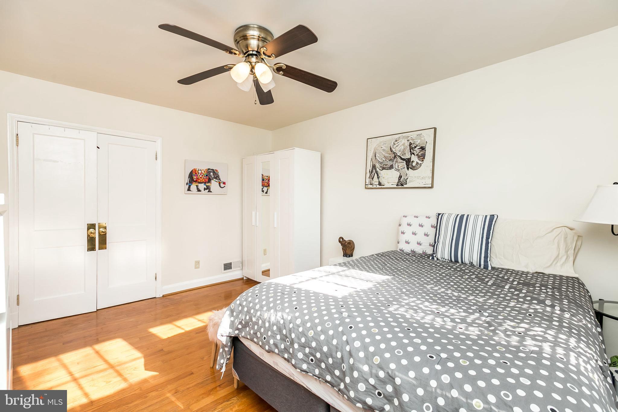 146 Dumbarton Road Baltimore, MD 21212 - Photo 14 of 32 Sunny master bedroom
