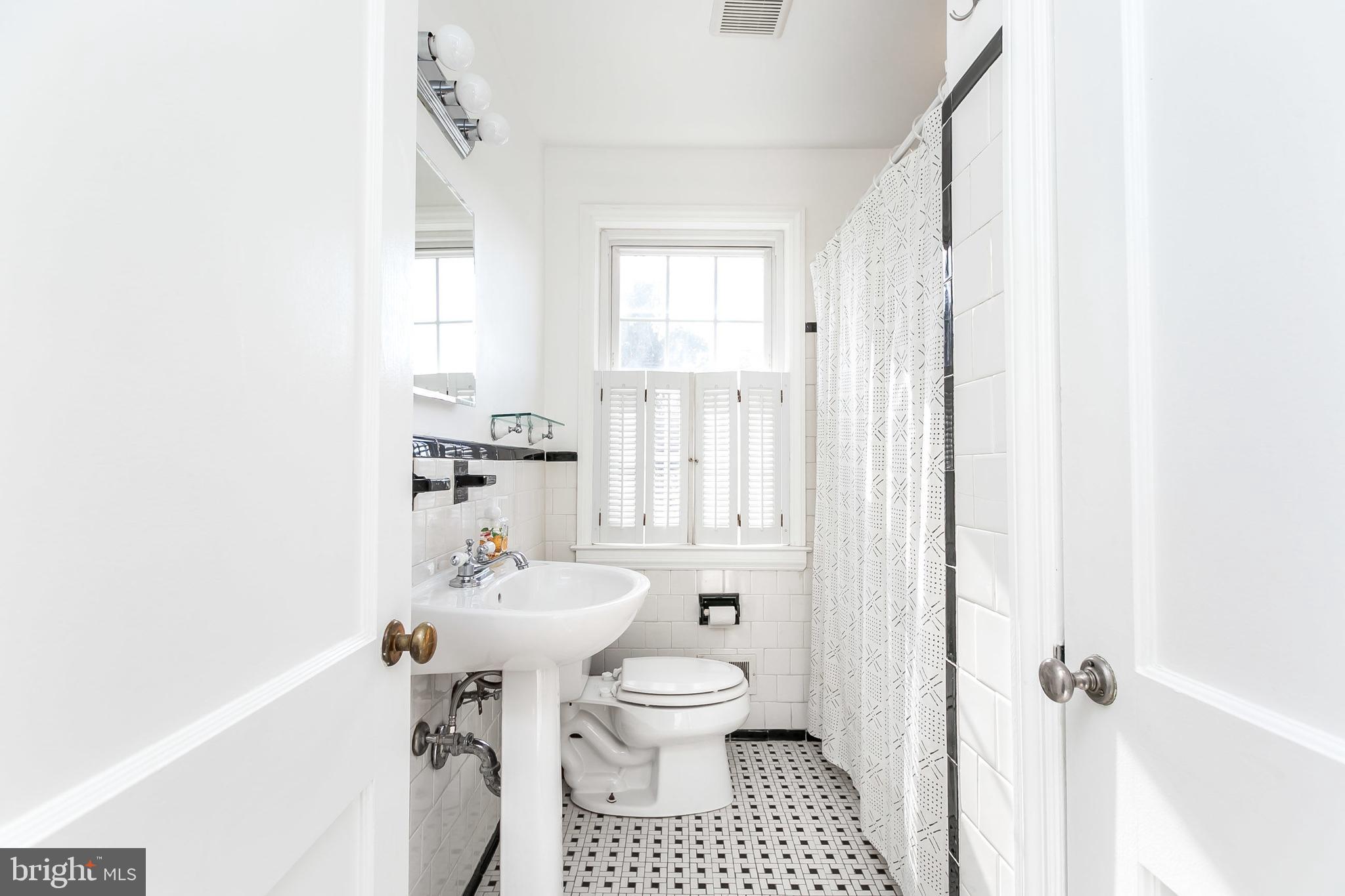 146 Dumbarton Road Baltimore, MD 21212 - Photo 21 of 32 Bathroom