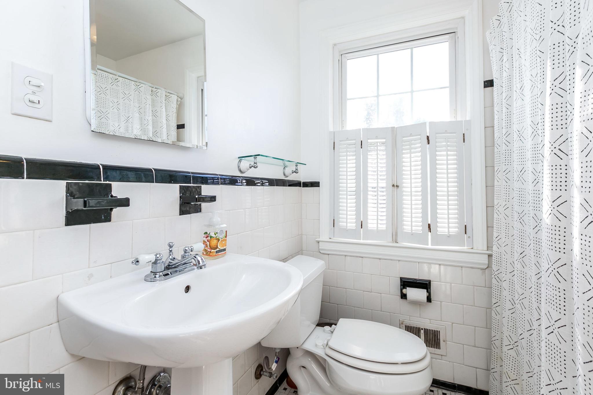 146 Dumbarton Road Baltimore, MD 21212 - Photo 22 of 32 Bathroom