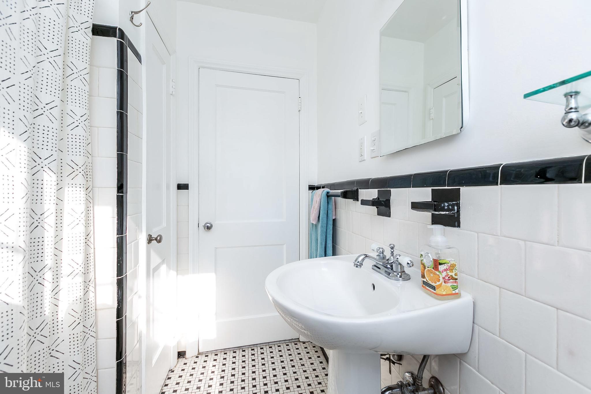 146 Dumbarton Road Baltimore, MD 21212 - Photo 23 of 32 Bathroom