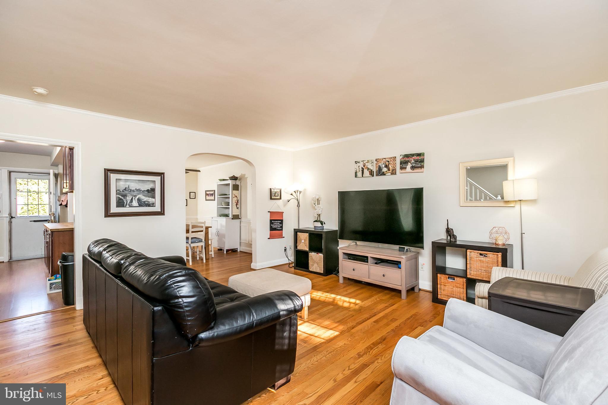 146 Dumbarton Road Baltimore, MD 21212 - Photo 5 of 32 Living room leads to kitchen and dining room