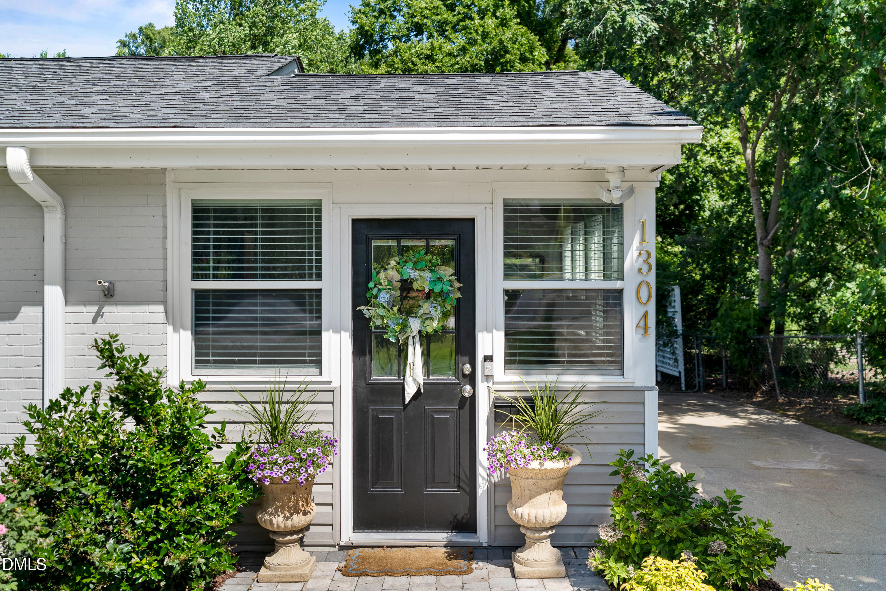 1304 Marlborough Road Raleigh, NC 27610 - Photo 4 of 34 4_photos-04
