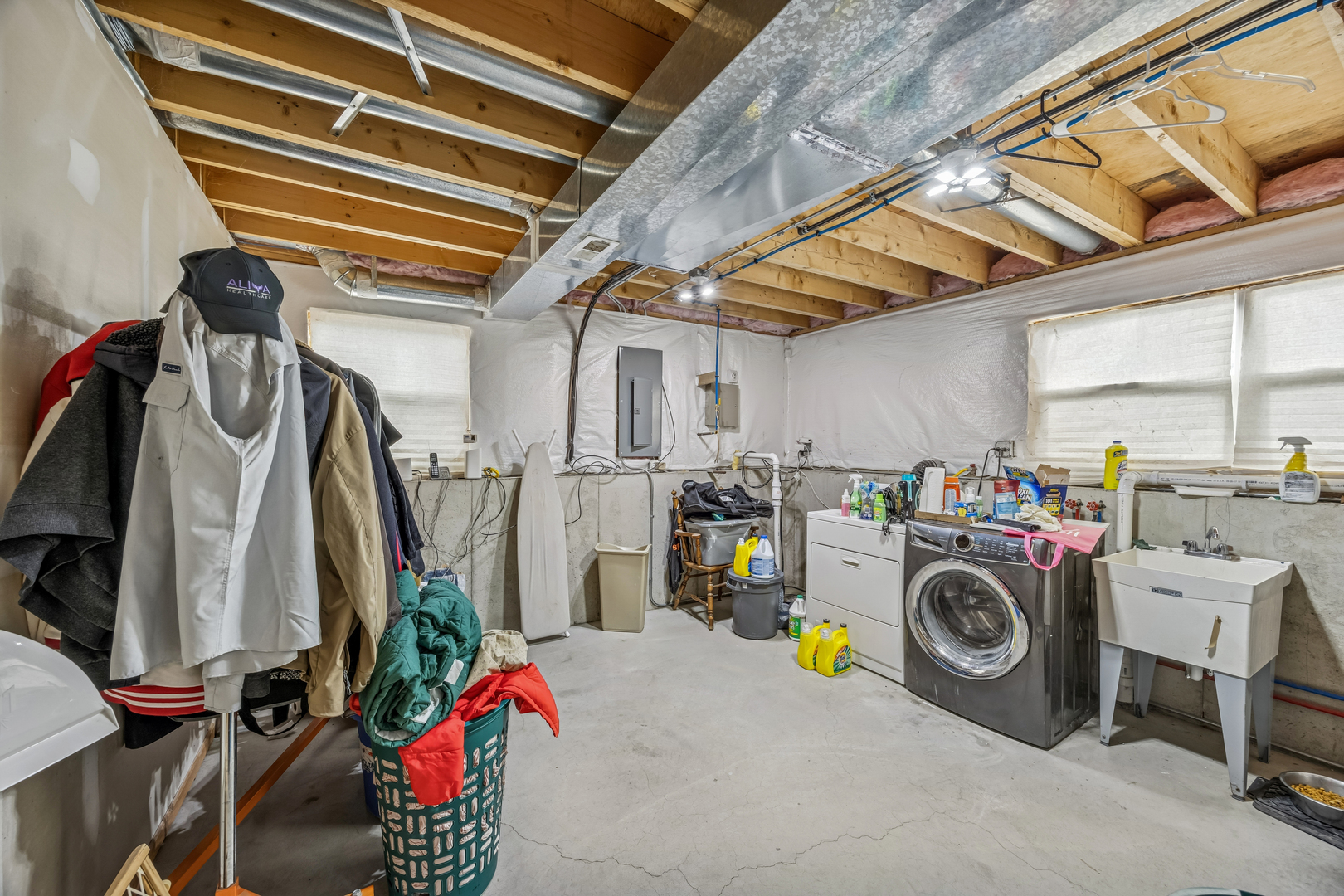 14925 Whipple Street Markham, IL 60428 - Photo 16 of 16 a utility room with dryer and washer