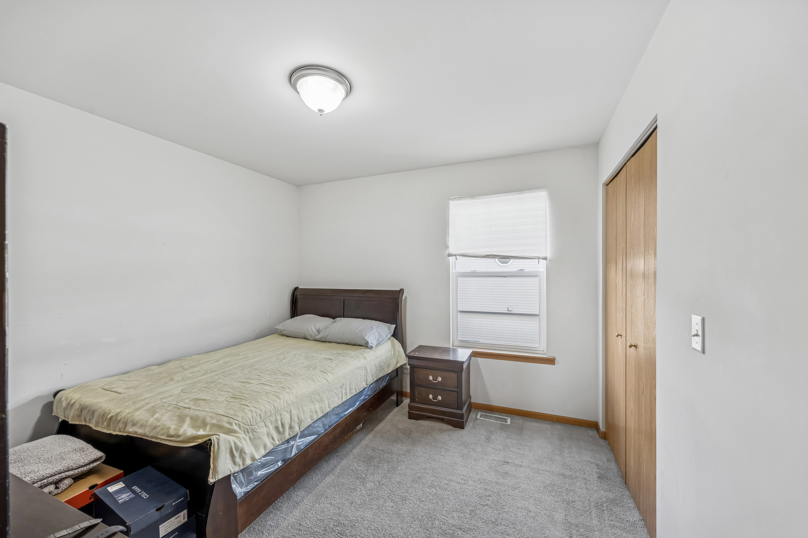 14925 Whipple Street Markham, IL 60428 - Photo 10 of 16 a bedroom with a bed and a window