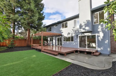 a view of a house with backyard and porch
