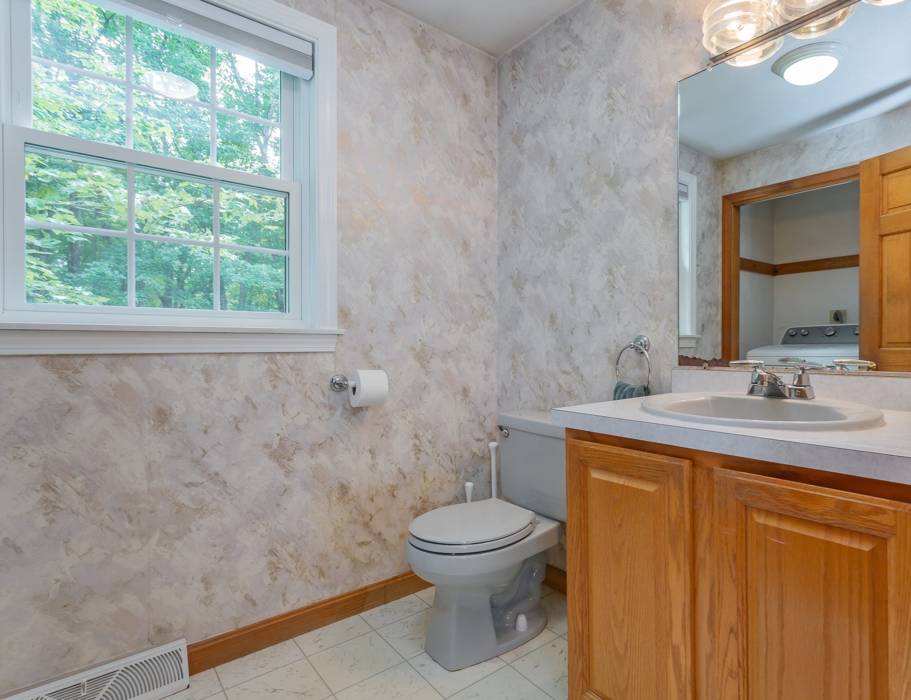 27 Gretchen Way Raynham, MA 02767 - Photo 11 of 40 Gallery Image 11