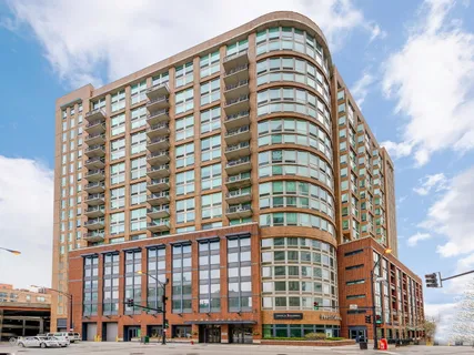$885,000 | 600 North Kingsbury Street, Unit 309, Chicago, IL 60654