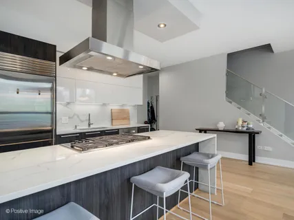 $885,000 | 600 North Kingsbury Street, Unit 309, Chicago, IL 60654