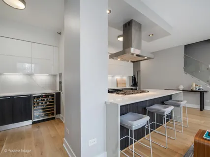 $885,000 | 600 North Kingsbury Street, Unit 309, Chicago, IL 60654