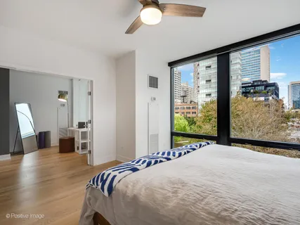 $885,000 | 600 North Kingsbury Street, Unit 309, Chicago, IL 60654