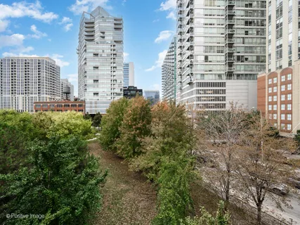 $885,000 | 600 North Kingsbury Street, Unit 309, Chicago, IL 60654