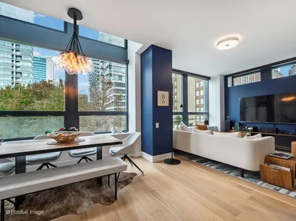 $885,000 | 600 North Kingsbury Street, Unit 309, Chicago, IL 60654