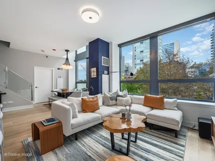 $885,000 | 600 North Kingsbury Street, Unit 309, Chicago, IL 60654