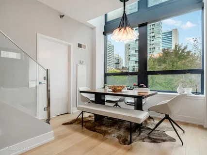 $885,000 | 600 North Kingsbury Street, Unit 309, Chicago, IL 60654