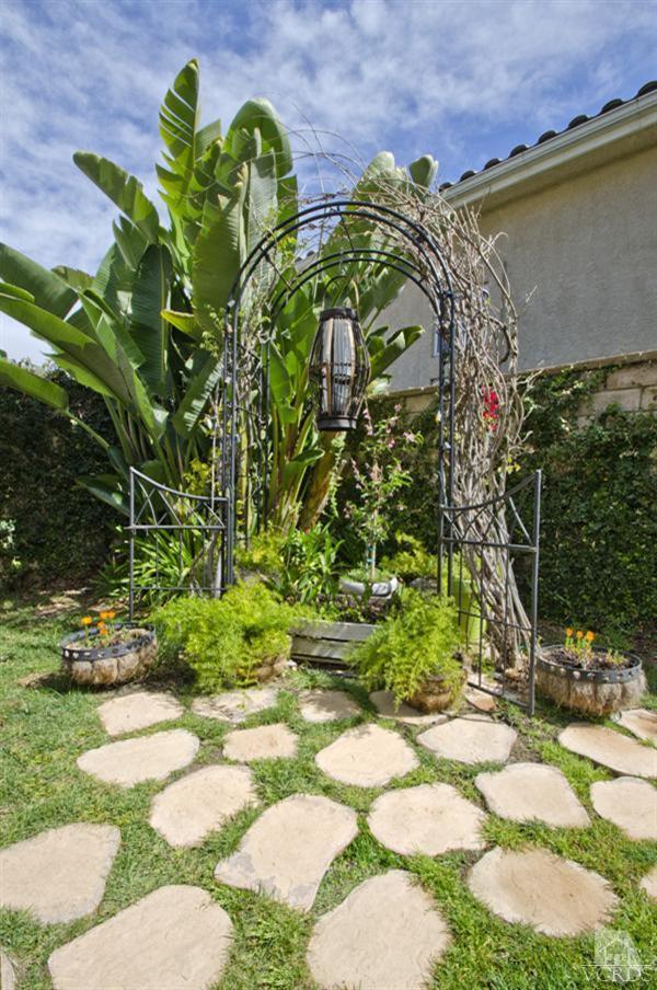 2364 Fitzgerald Road Simi Valley, CA 93065 - Photo 19 of 20 a picture of a yard