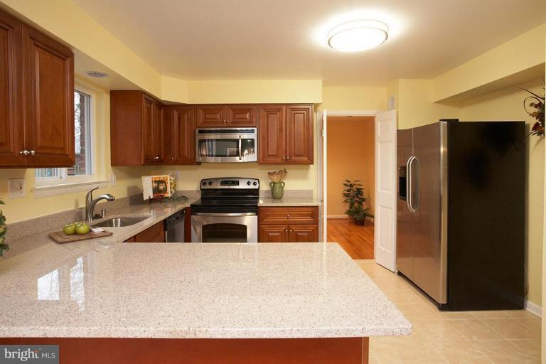 13003 Layhill Road Silver Spring, MD 20906 - Photo 25 of 30 Kitchen