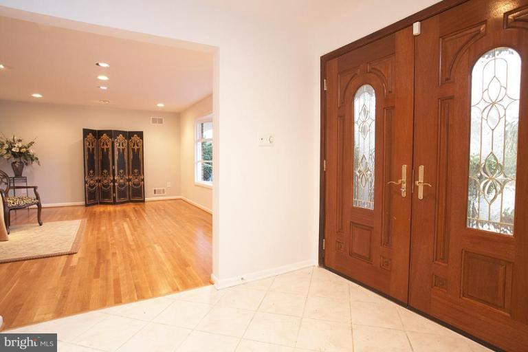 13003 Layhill Road Silver Spring, MD 20906 - Photo 27 of 30 Entrance / Foyer