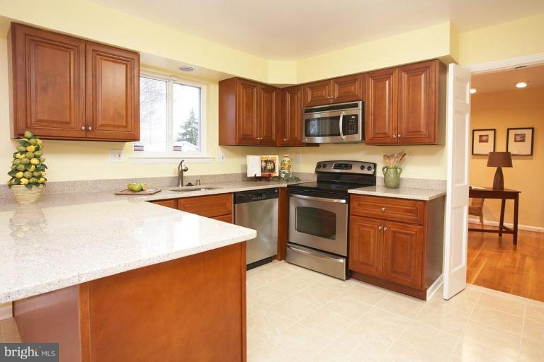 13003 Layhill Road Silver Spring, MD 20906 - Photo 9 of 30 Kitchen