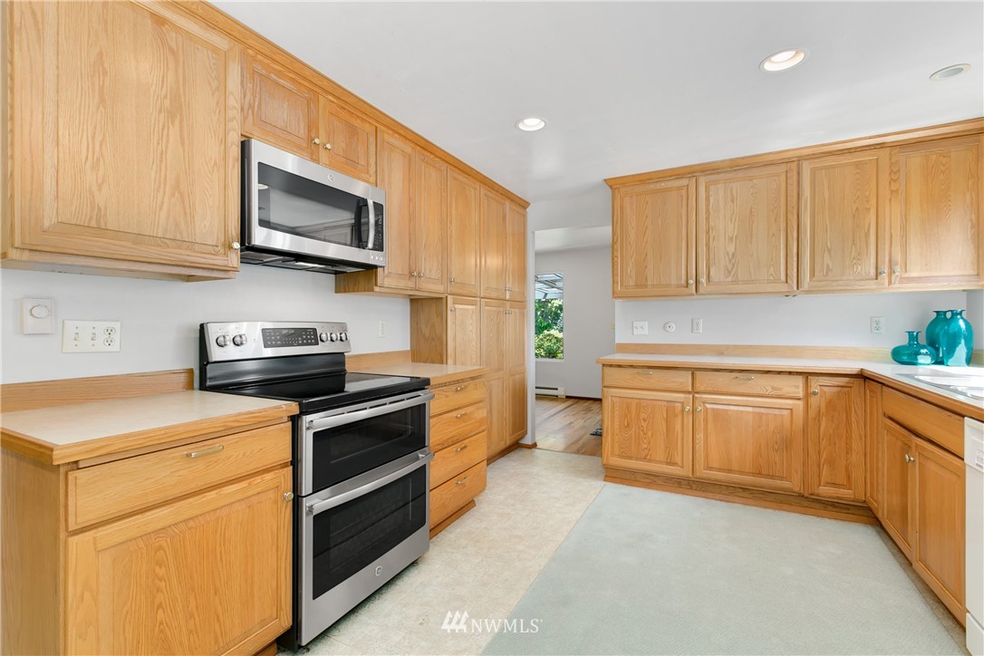 7003 179th Street Southwest Edmonds, WA 98026 - Photo 8 of 21 Gallery Image 8