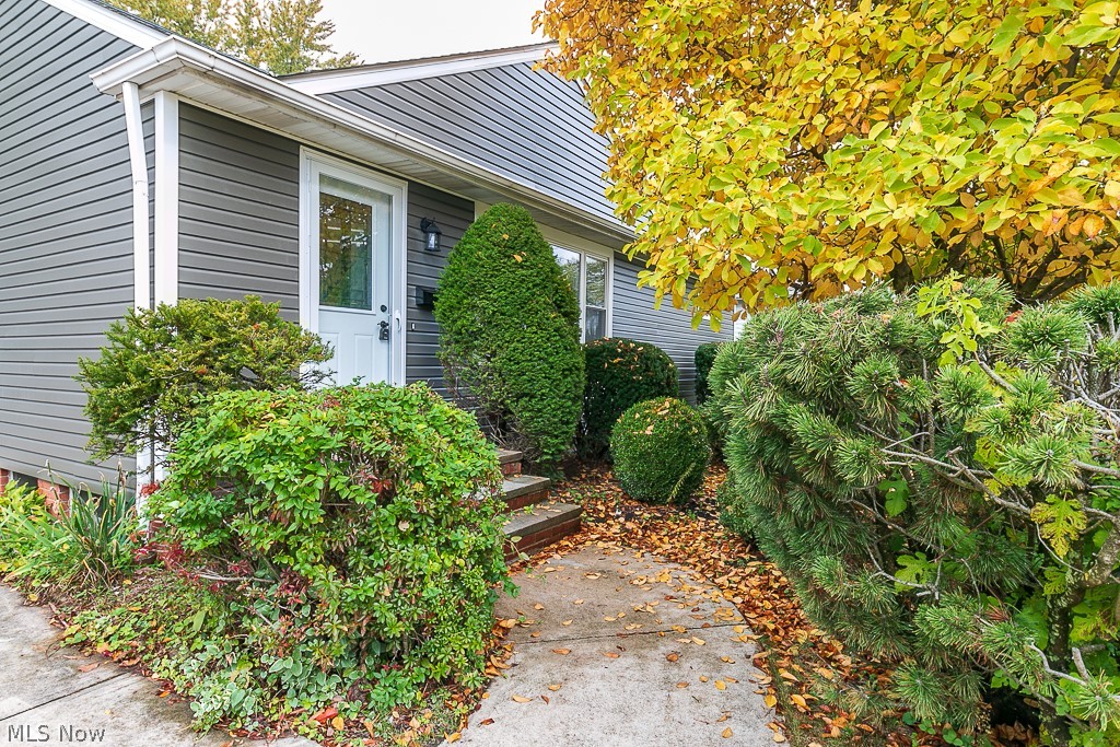 9421 Alexander Road Garfield Heights, OH 44125 - Photo 3 of 24