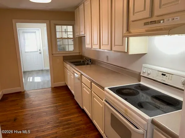 $900 | 704 East 3rd Street, Unit B, Greenville, NC 27858