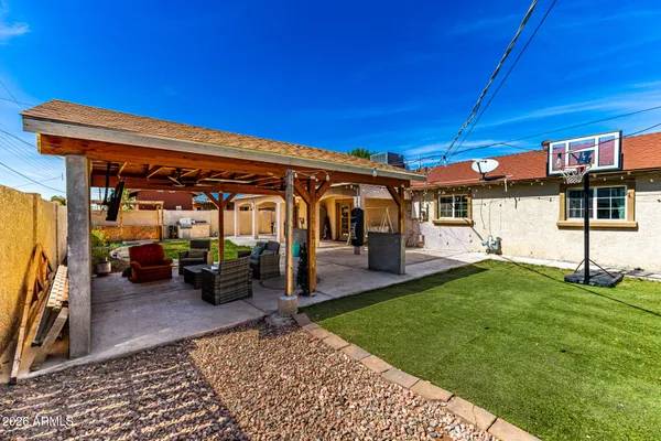 a view of a house with backyard and porch