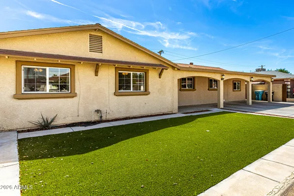 a view of a house with a backyard