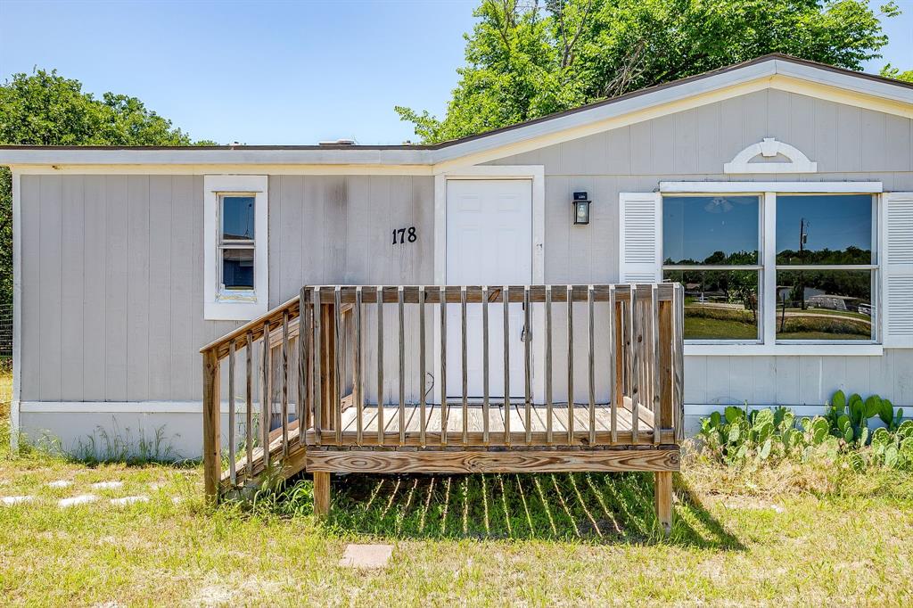 178 Valley Lake Lane Springtown, TX 76082 - Photo 5 of 33