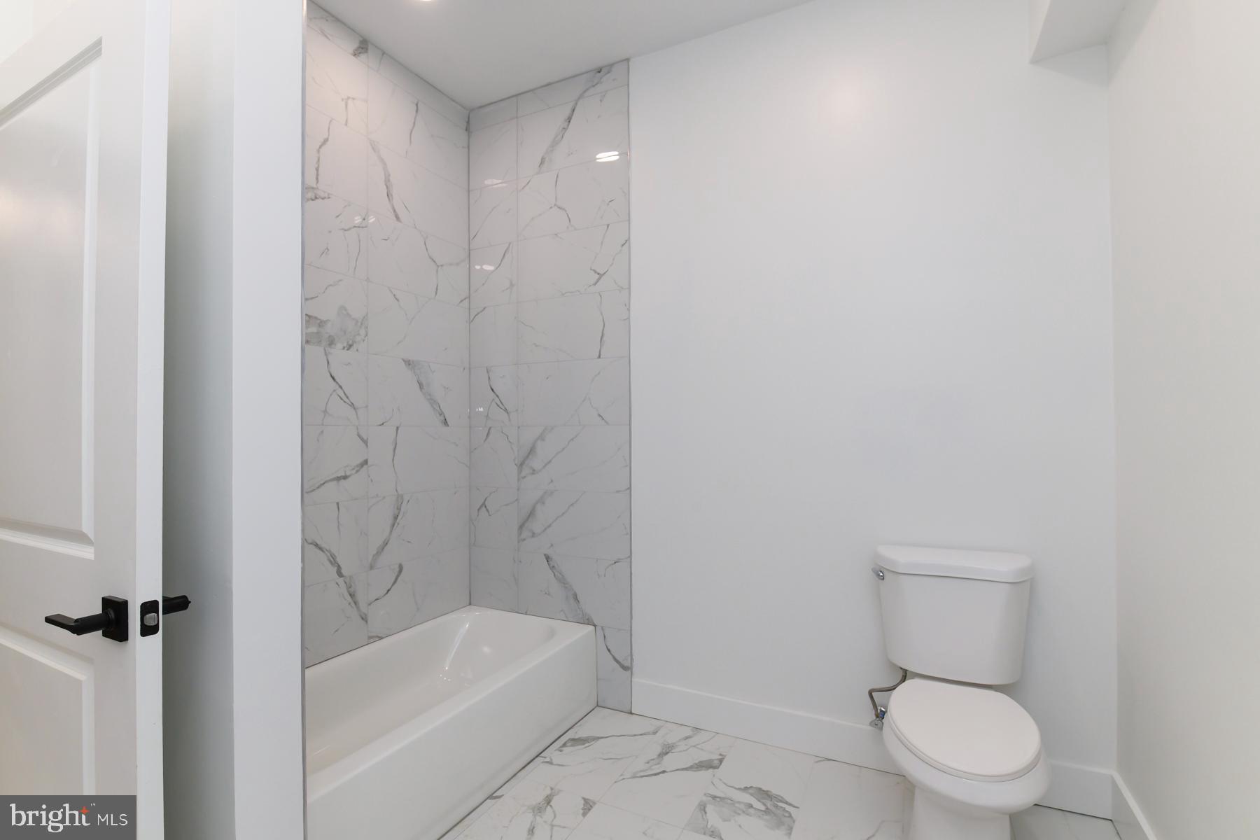 100 Aura Road, Unit 111 Clayton, NJ 08312 - Photo 31 of 34 a bathroom with a toilet and a tub