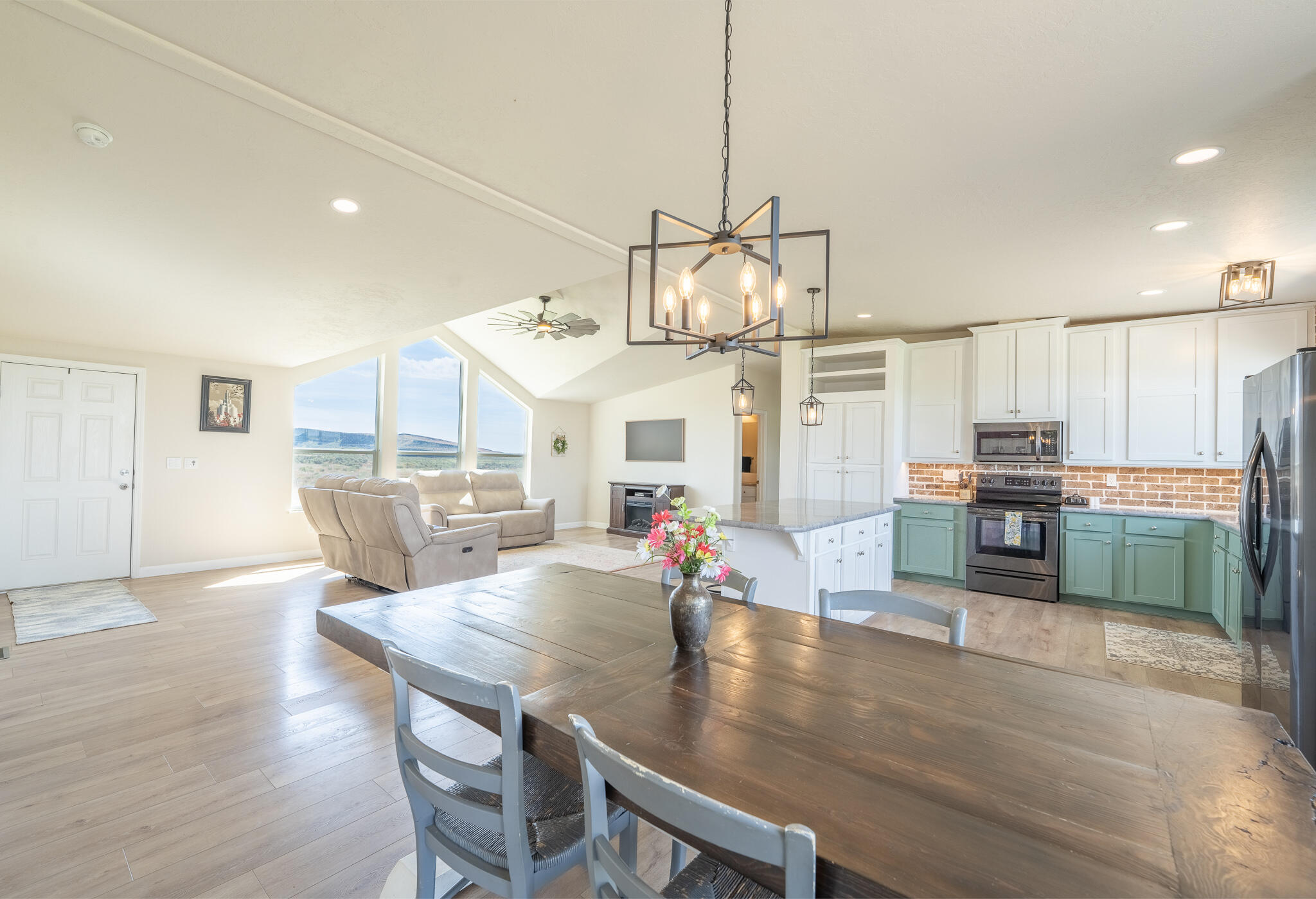 275 Cutoff Road Bellevue, ID 83313 - Photo 10 of 37 Dining