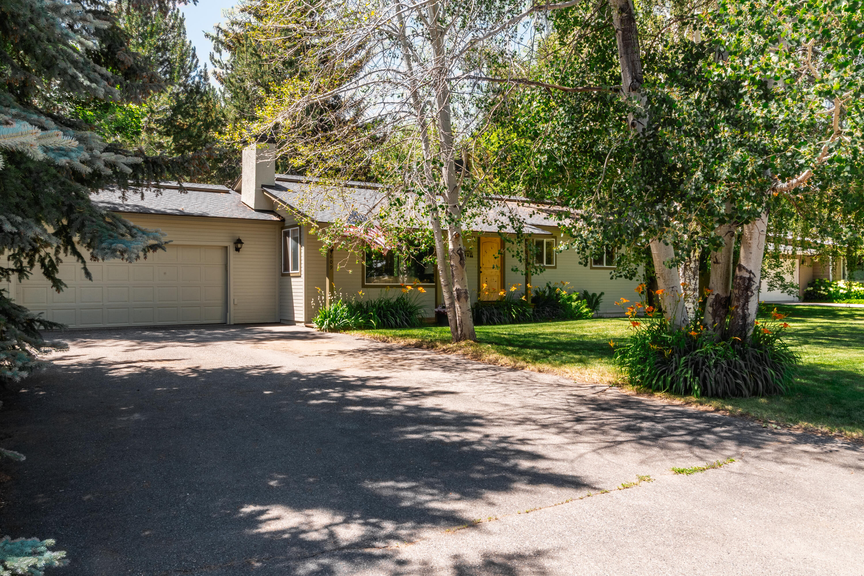 609 4th Avenue South Hailey, ID 83333 - Photo 21 of 28 Front-of-House