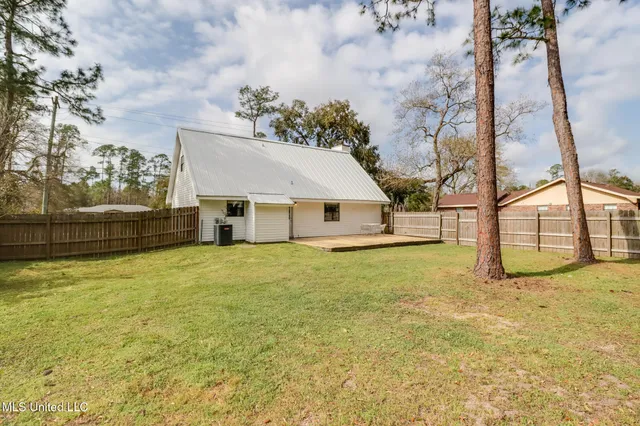 $2,150 | 395 Felicity Street, Bay St. Louis, MS 39520