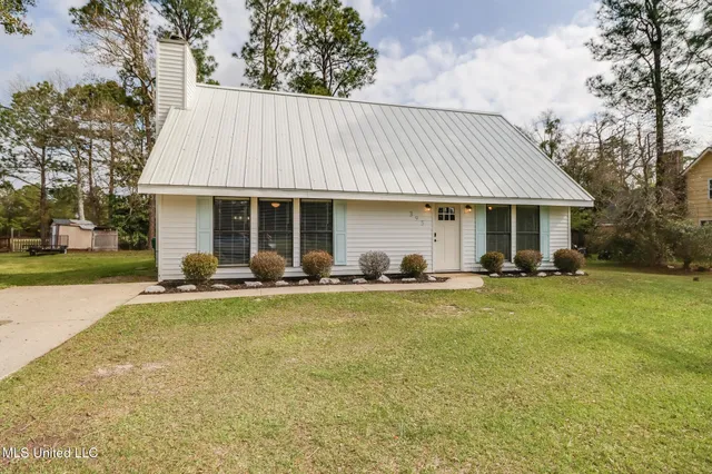 $2,150 | 395 Felicity Street, Bay St. Louis, MS 39520