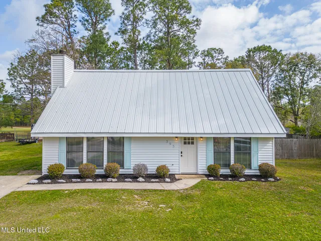 $2,150 | 395 Felicity Street, Bay St. Louis, MS 39520