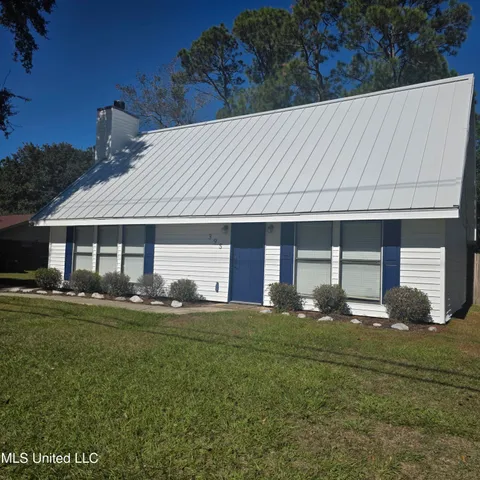 $2,150 | 395 Felicity Street, Bay St. Louis, MS 39520