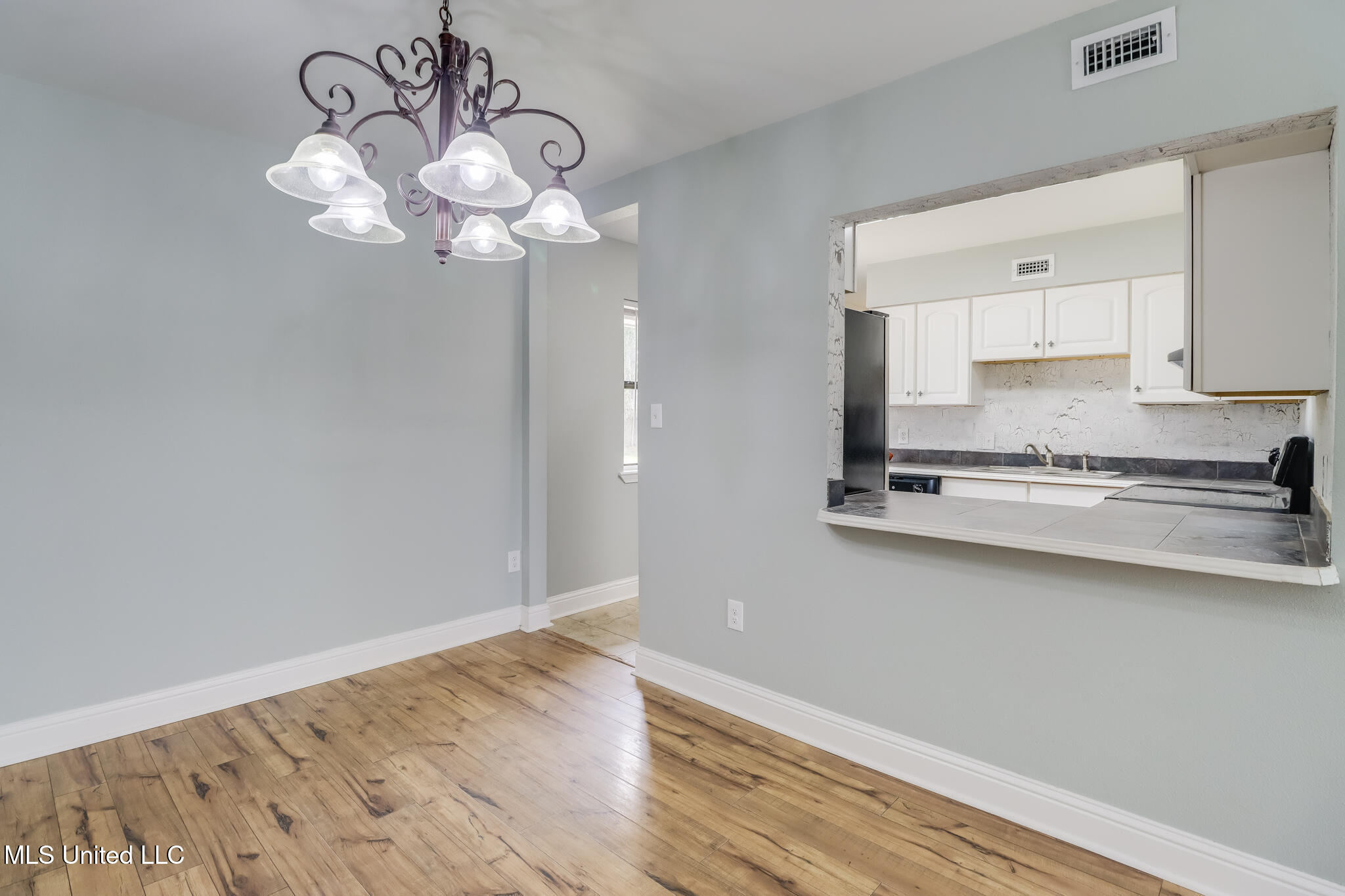 395 Felicity Street Bay St. Louis, MS 39520 - Photo 8 of 28 Photo Mar 13 2025, 10 14 06 AM (2)