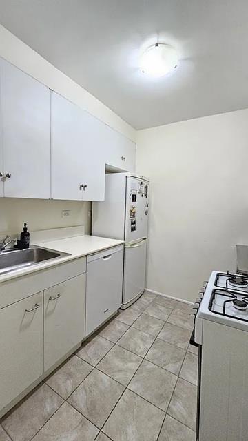 150 East 61st Street, Unit 2D Manhattan, NY 10065 - Photo 4 of 14