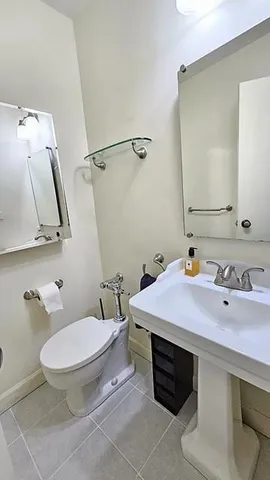 $699,900 | 150 East 61st Street, Unit 2D | Lenox Hill