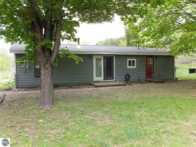 9308 Novak Road Cedar, MI 49621 - Photo 33 of 37 1800019-32.JPG
